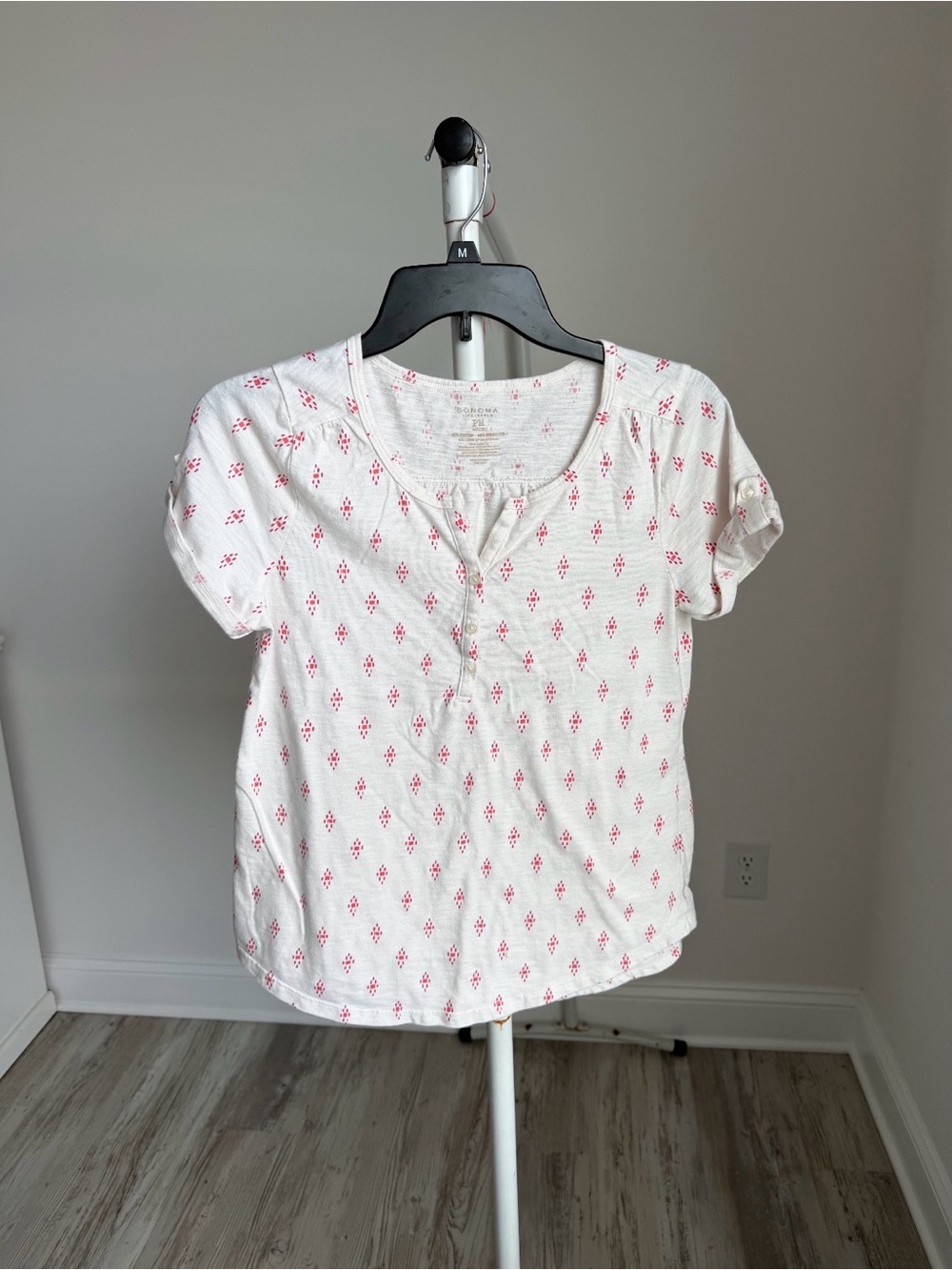 Women's White Short-Sleeve Henley Top with Pink Diamond Print